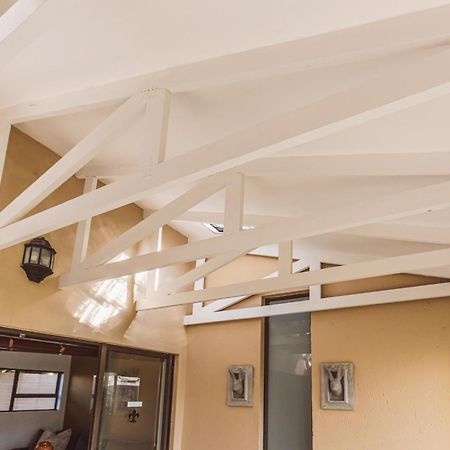 Fleur De Lis Guesthouse Krugersdorp Kültér fotó